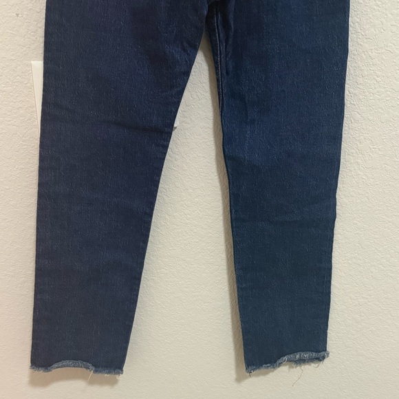 Levi's Wedgie Straight Leg 25 Jeans High Rise Premium Stretch Denim Frayed Hem - Picture 8 of 11